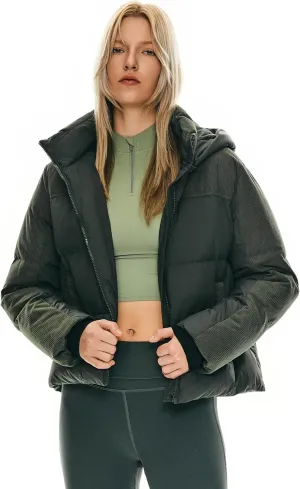 Orolay Women's Cropped Puffer Jacket Winter Hooded Zip Quilted Down Coat Warm Corduroy Fashion Outerwear with Pockets