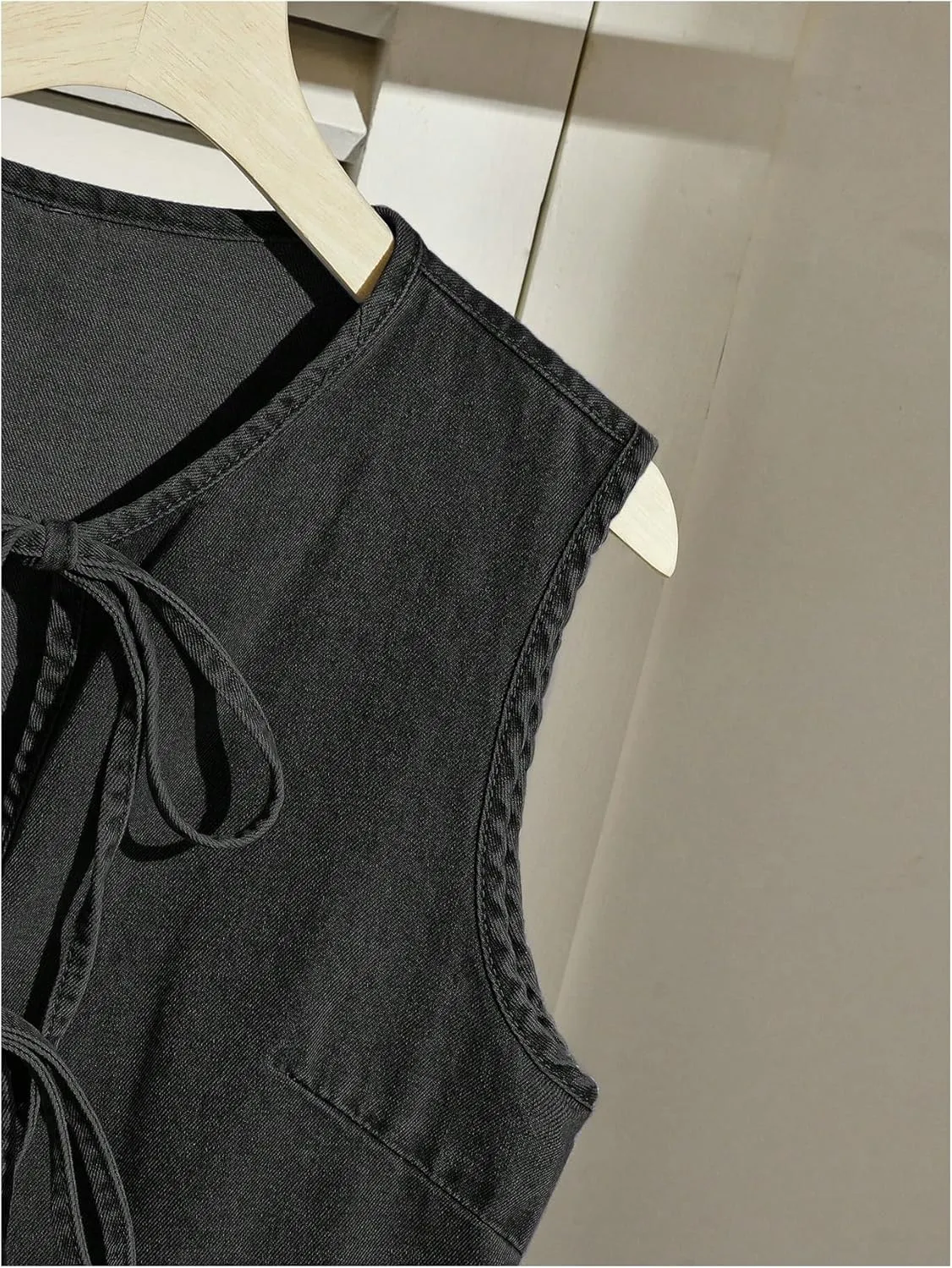 SHENHE Women's Y2k Tie Front Denim Vest V Neck Ruffle Hem Sleeveless Peplum Jean Top Shirt
